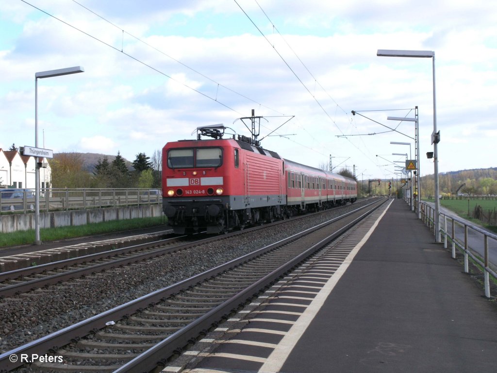 143 024-8 erreicht Thngersheim mit einer RB Schlchtern. 10.04.10