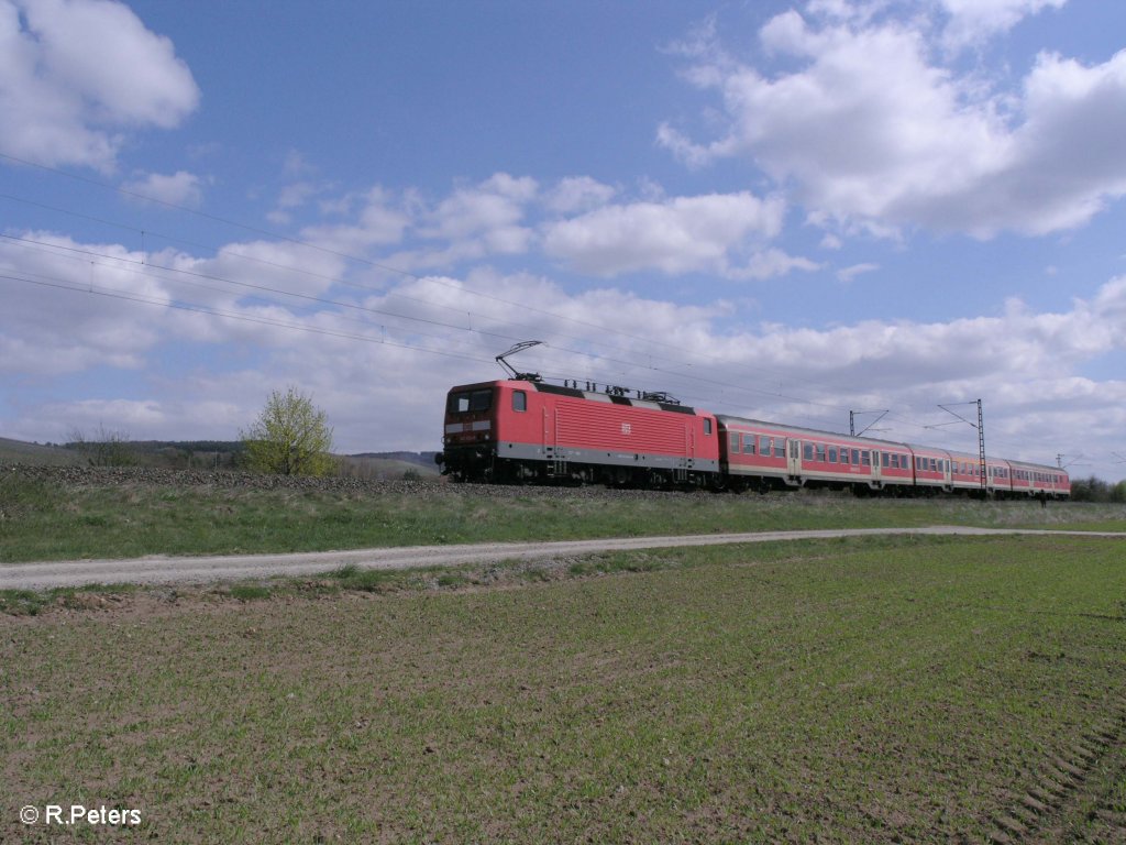 143 024-8 schiebt bei Thngersheim die RB 34783 Schlchtern – Schweinfurt. 10.04.10
