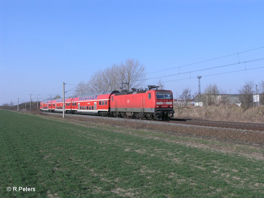 143 074-3 zieht RB26241 Lutherstadt Wittenberg - Leipzig HBf bei Podelwitz. 29.03.11