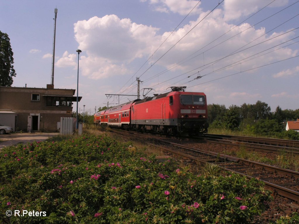 143 080-0 zieht bei Wiesenau eine RB Cottbus. 03.06.08