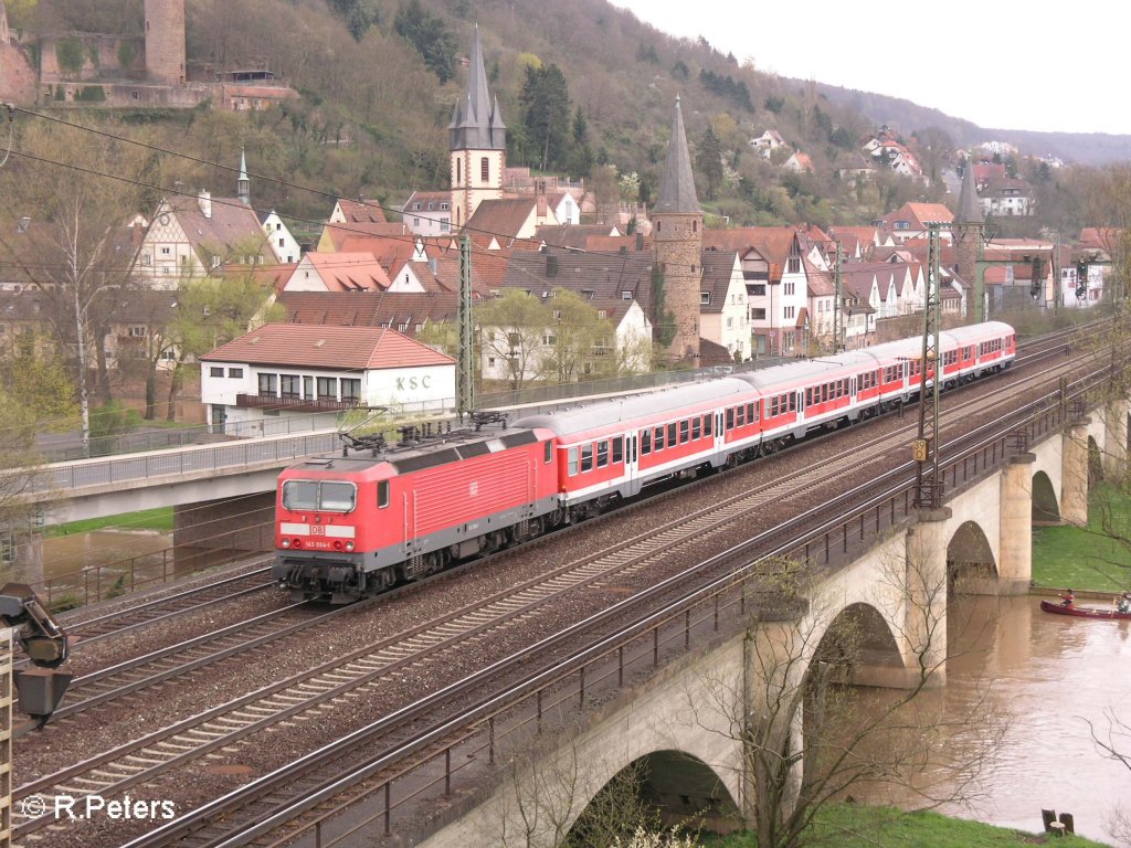 143 094-1 schiebt eine RB durch Gemnden. 12.04.08