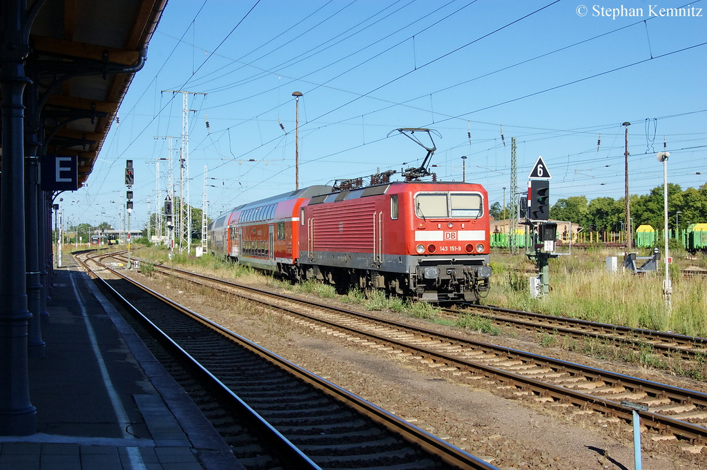 143 151-9 mit dem RE20 (RE 17717) nach Magdeburg Hbf in Stendal. 27.06.2011