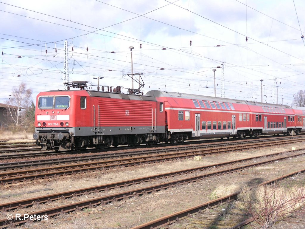 143 176-6 verlsst Eisenhttenstadt mit einer RB Cottbus. 18.03.08