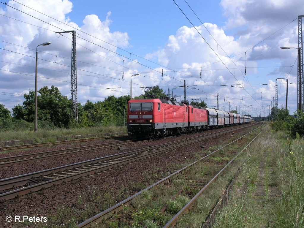 143 191-5 und 041 ziehen ein Kalkzug durch Saarmund, beide Maschinen sind zu diesem Zeitpunkt an DB Schenker vermietet. 17.08.08