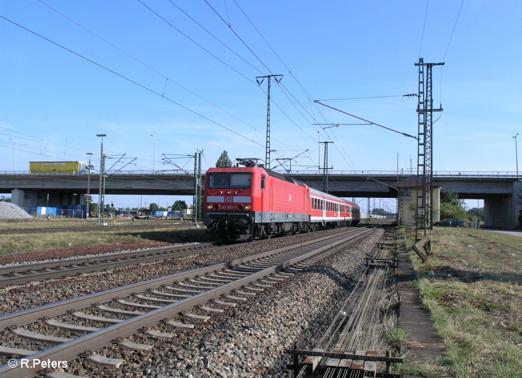 143 253-3 fhrt mit der RB 32526 Regensburg an Regensburg Ost vorbei. 09.09.09
