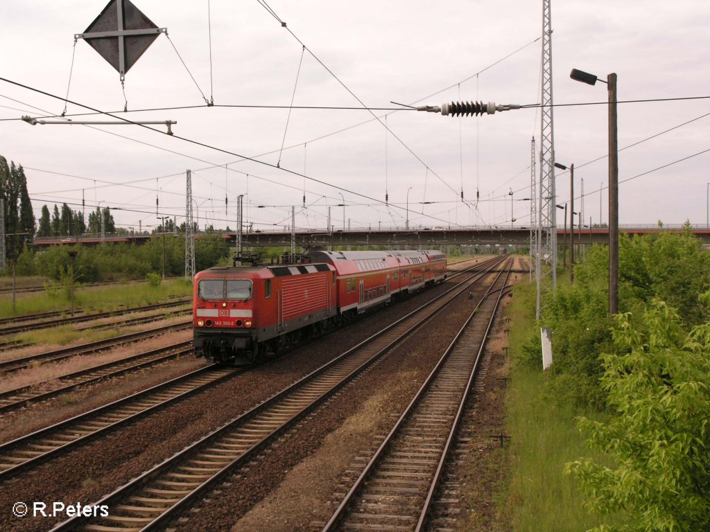 143 300-2 durchfhrt Eisenhttenstadt mit ein RB11 Cottbus. 20.05.08