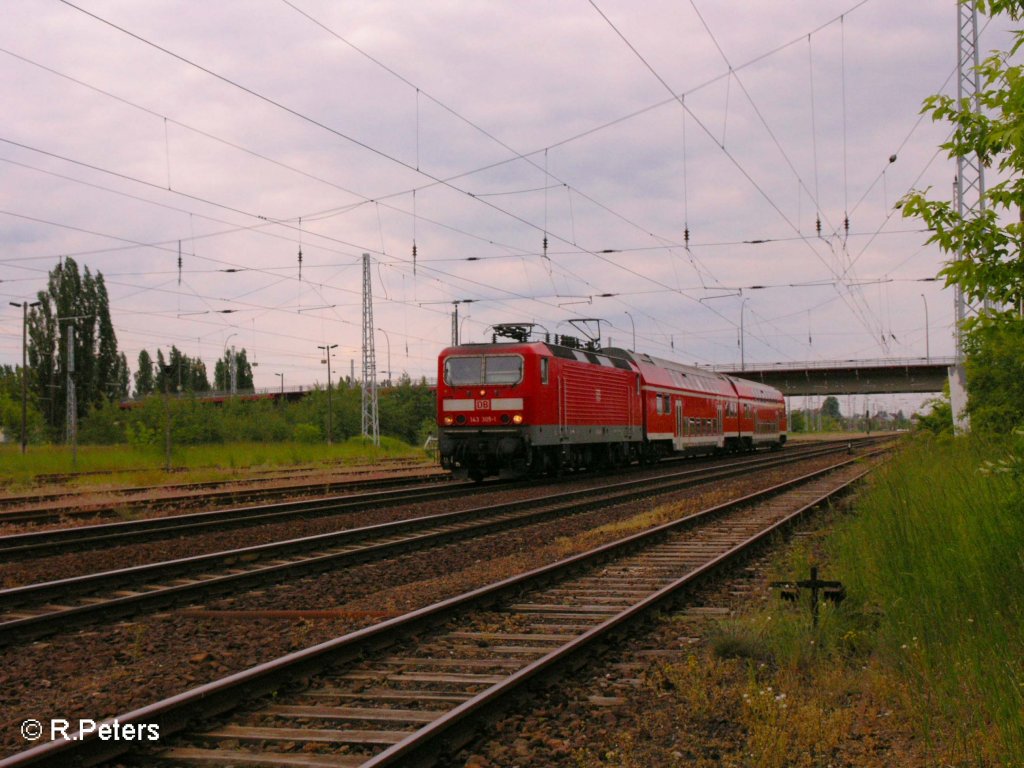 143 305-1 verlsst Eisenhttenstadt mit einer RB11 Cottbus. 20.05.08