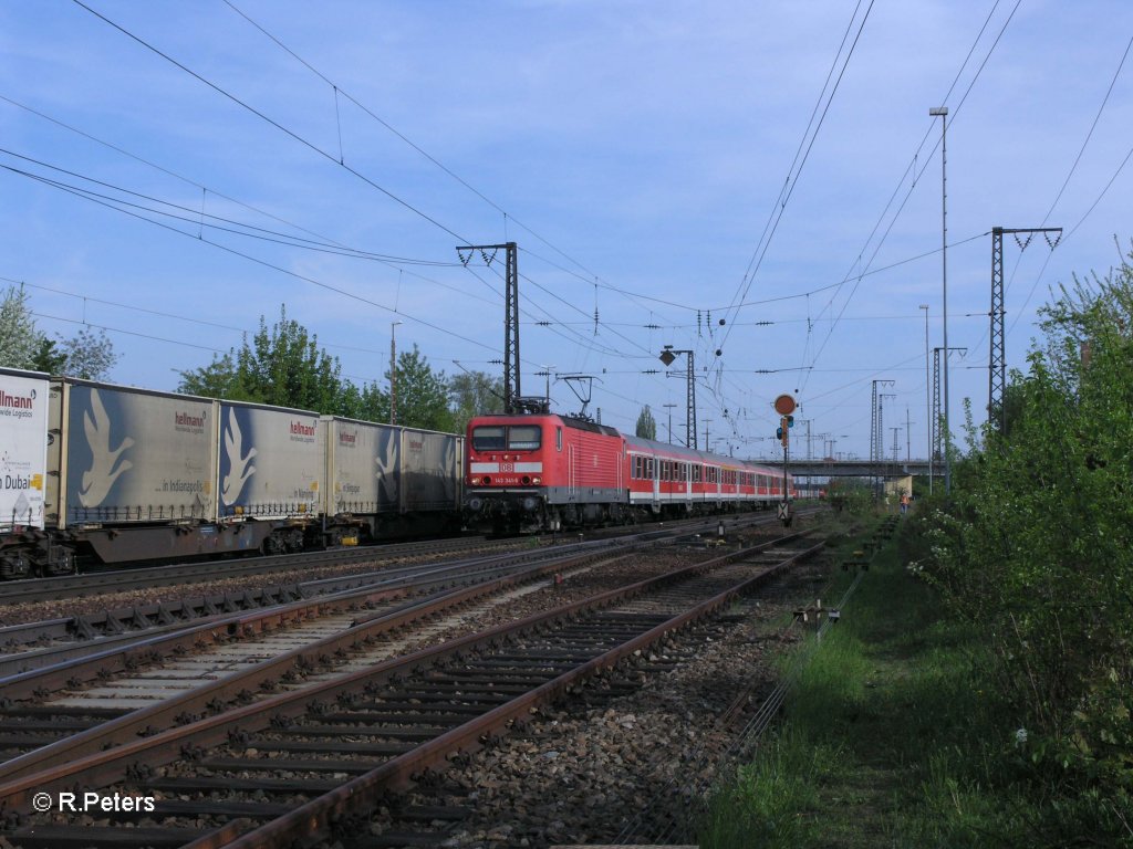 143 341-6 fhrt in Regensburg mit der RB32126 Neumarkt(Oberpfalz) ein. 29.04.10