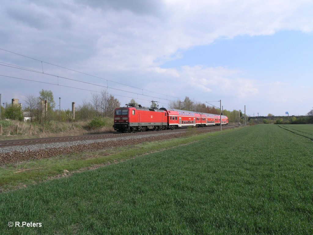 143 816-7 zieht RE 26144 Leipzig HBF – Lutherstadt Wittenberg bei Podelwitz. 16.04.11
