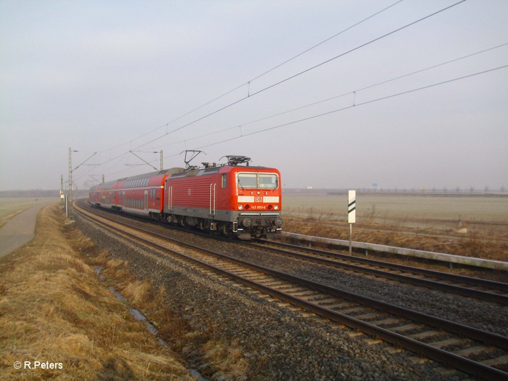 143 893-6 als S10 37025 nach Leipzig HBF bei Schkeuditz West. 05.03.11