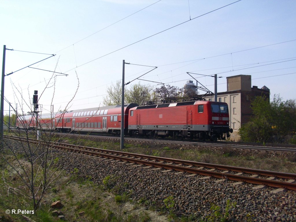 143 928-0 schiebt S-Bahn bei Schkeuditz. 25.04.10