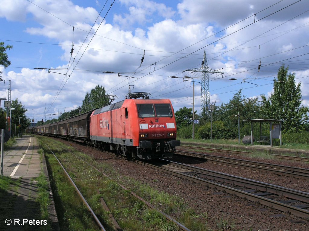 145 021-2 durchfhrt Saarmund mit ein gemischten Gterzug. 17.08.08