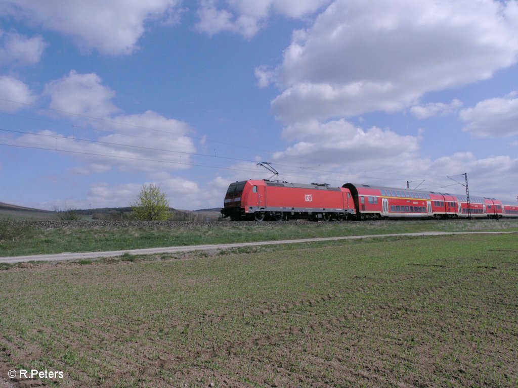 146 241-5 schiebt bei Thngersheim den RE 4617 nach Nrnberg. 10.04.10