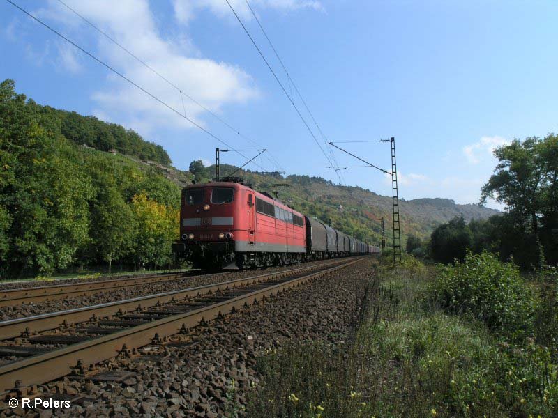 151 013-0 zieht ein Coiltransportzug durch Gambach.27.09.08