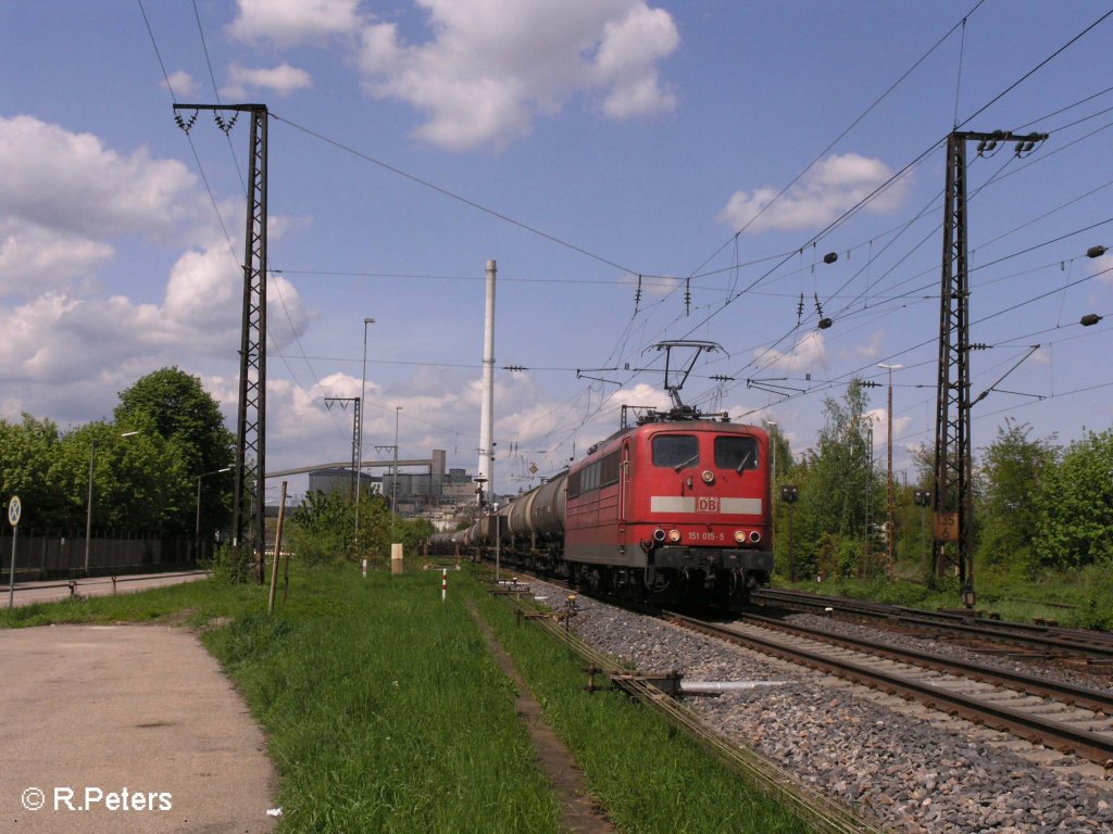 151 015-5 durchfhrt Regensburg Ost mit ein Keselzug. 03.05.08