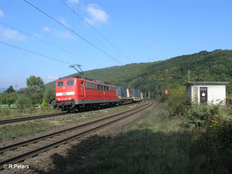 151 039-5 zieht bei Wernfeld ein Wechselpritschenzug.27.09.08