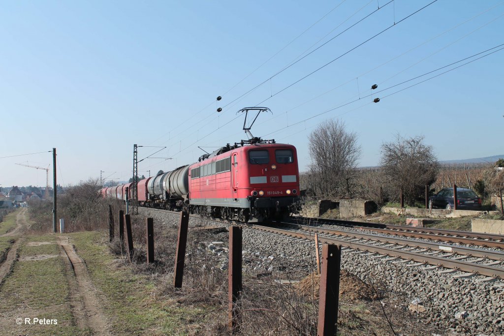 151 049-4 mit gemischten Gterzug bei Oestrich-Winkel. 05.03.13