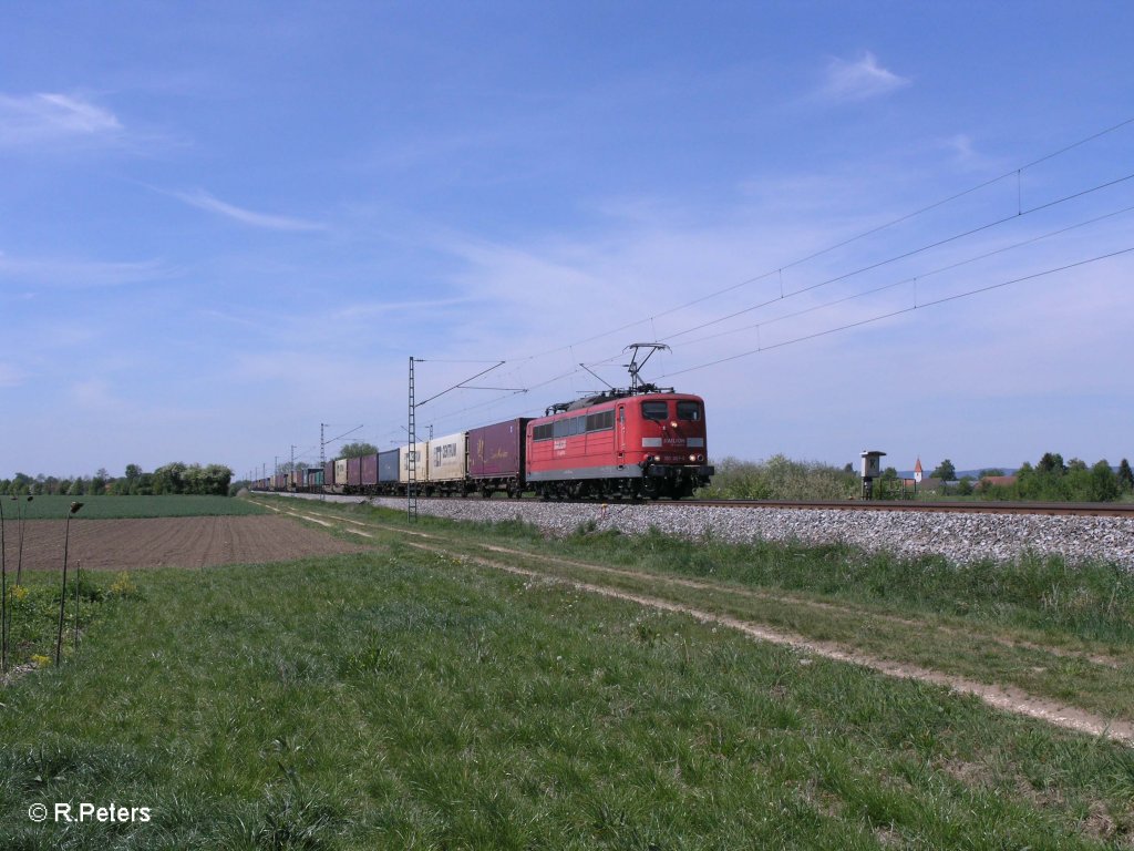 151 067-6 mit Containerzug nach Passau bei Moosham. 07.05.11