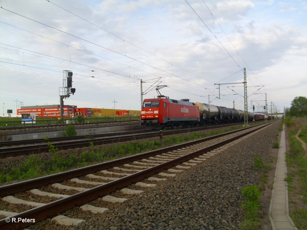 152 023-8 mit einem Kesselzug in Schkeuditz. 05.05.10