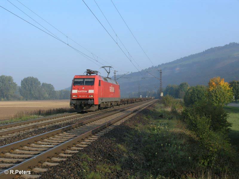 152 027-9 zieht bei Thngersheim ein leeren Containerzug. 27.09.08