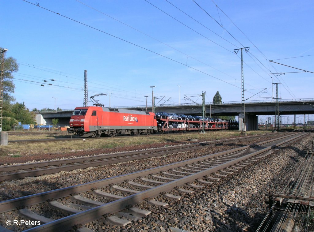 152 056-8 verlsst Regensburg Ost mit ein BMW-Zug. 09.09.09