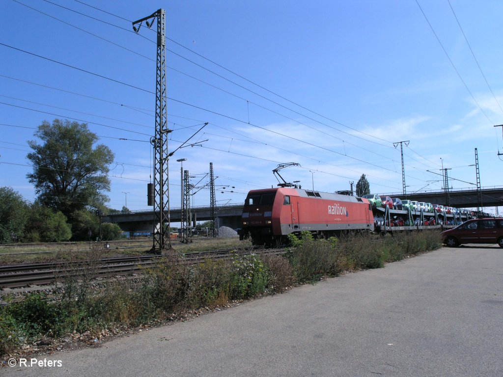 152 061-8 zieht ein Nissan Autozug an regensburg Ost vorbei. 09.09.09