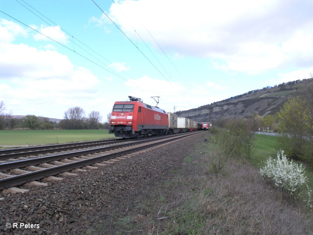 152 063-4 zieht ein Containerzug bei Thngersheim. 10.04.10