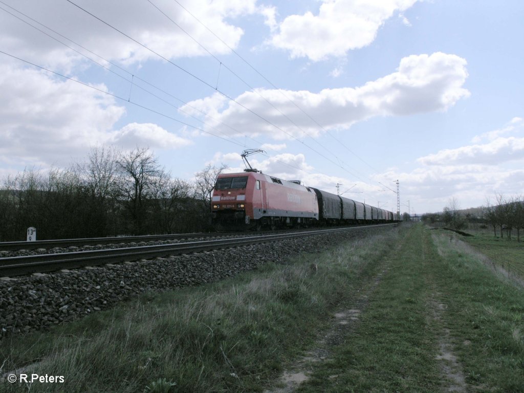 152 075 zieht bei Thngersheim ein Stahlzug. 10.04.10