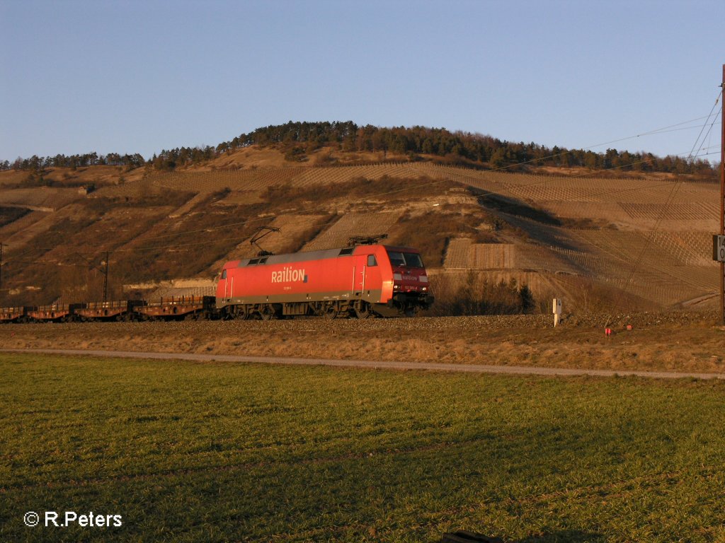 152 080-8 zieht bei Thngersheim ein Stahlbansenzug. 16.02.08