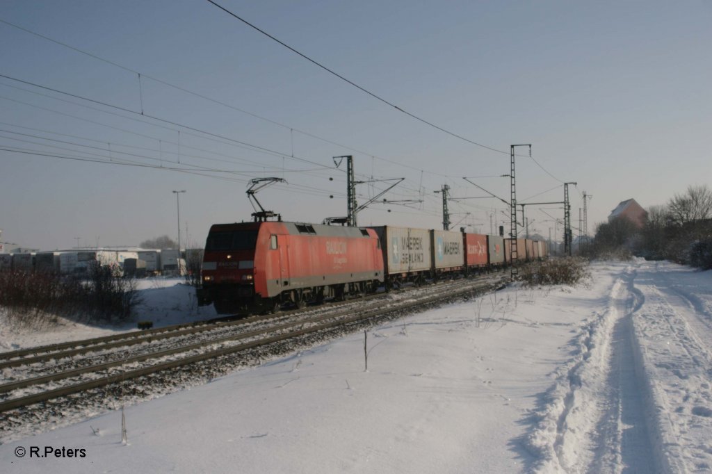 152 111-1 mit Containerzug bei Obertraubling. 30.12.10