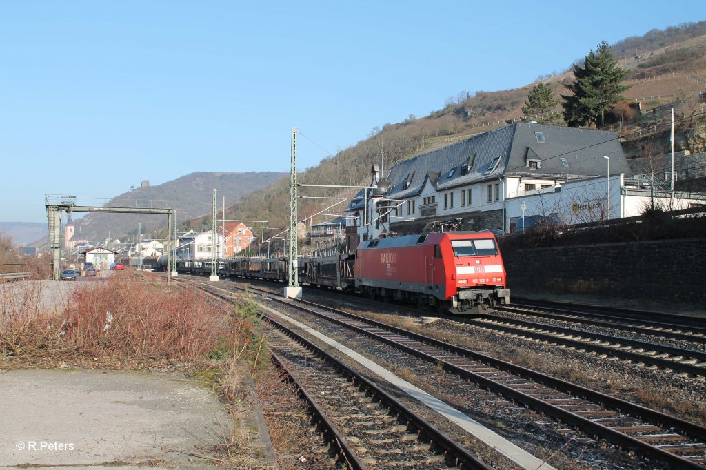 152 122-8 mit gemischten Gterzug in Lorch am Rhein. 05.03.13