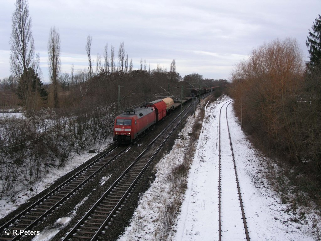 152 169-9 fhrt in Schkeuditz mit ein gemischten Gterzug ein. 22.12.09