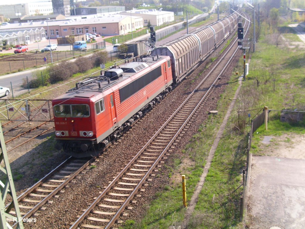 155 036-7 verlie Schkeuditz mit einem gedecktem Gterzug. 23.04.10