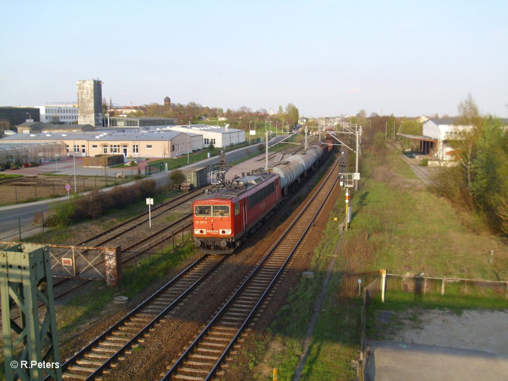 155 087-0 verlsst Schkeuditz mit einem gemischten Gterzug. 22.04.10