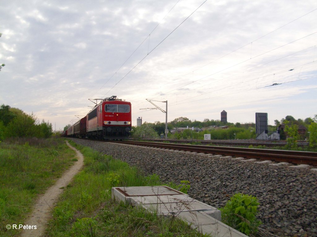 155 099-5 mit einem gemischtem Gterzug in Schkeuditz. 05.05.10