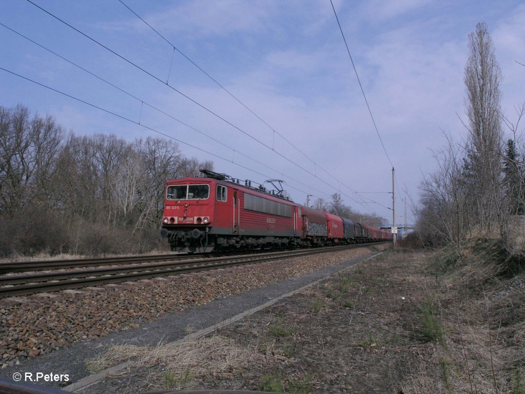 155 122-5 mit Coiltransport nach Riesa beim verlassen von Eisenhttenstadt. 31.03.11