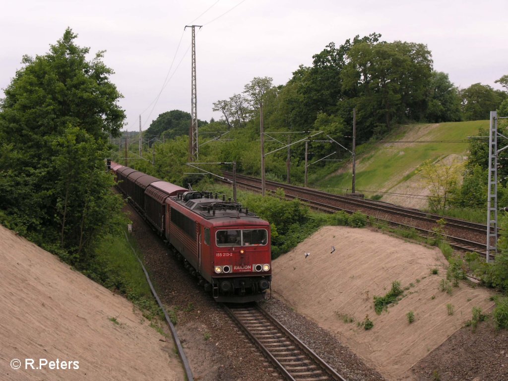 155 213-2 fhrt mit ein gedeckten Gterzug von der Oderbrcke in Frankfurt/Oder ein. 22.05.08