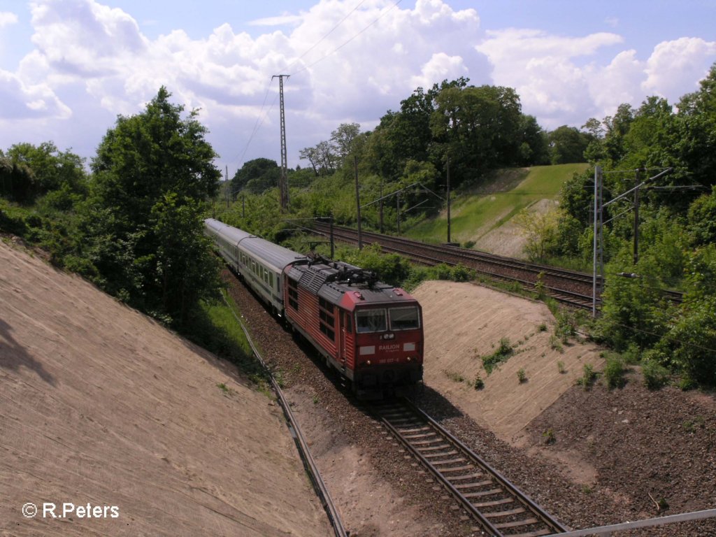 180 017-6 erreicht Frankfurt/Oder mit den EC46 nach Berlin. 24.05.08