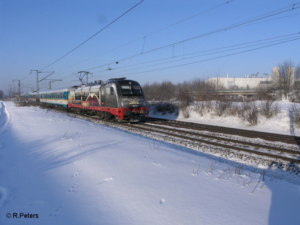 183 001 mit dem ALX354 von Praha hl.n. nach Mnchen bei Obertraubling. 30.12.10