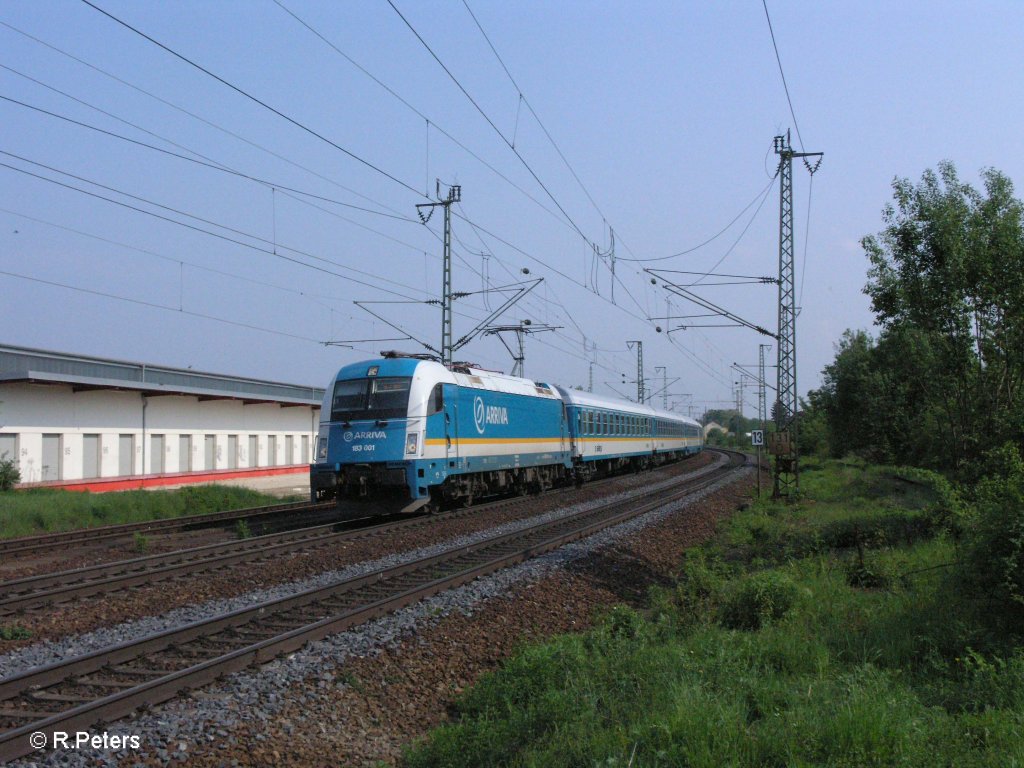 183 001 zieht den ALX37983 nach Mnchen durch Obertraubling. 01.05.09
