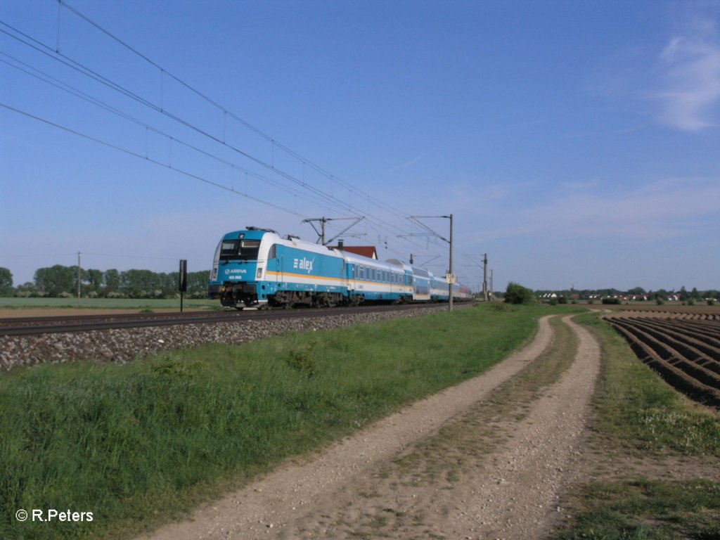 183 002 mit den ALX84112 nach Regensburg bei Kfering. 07.05.11