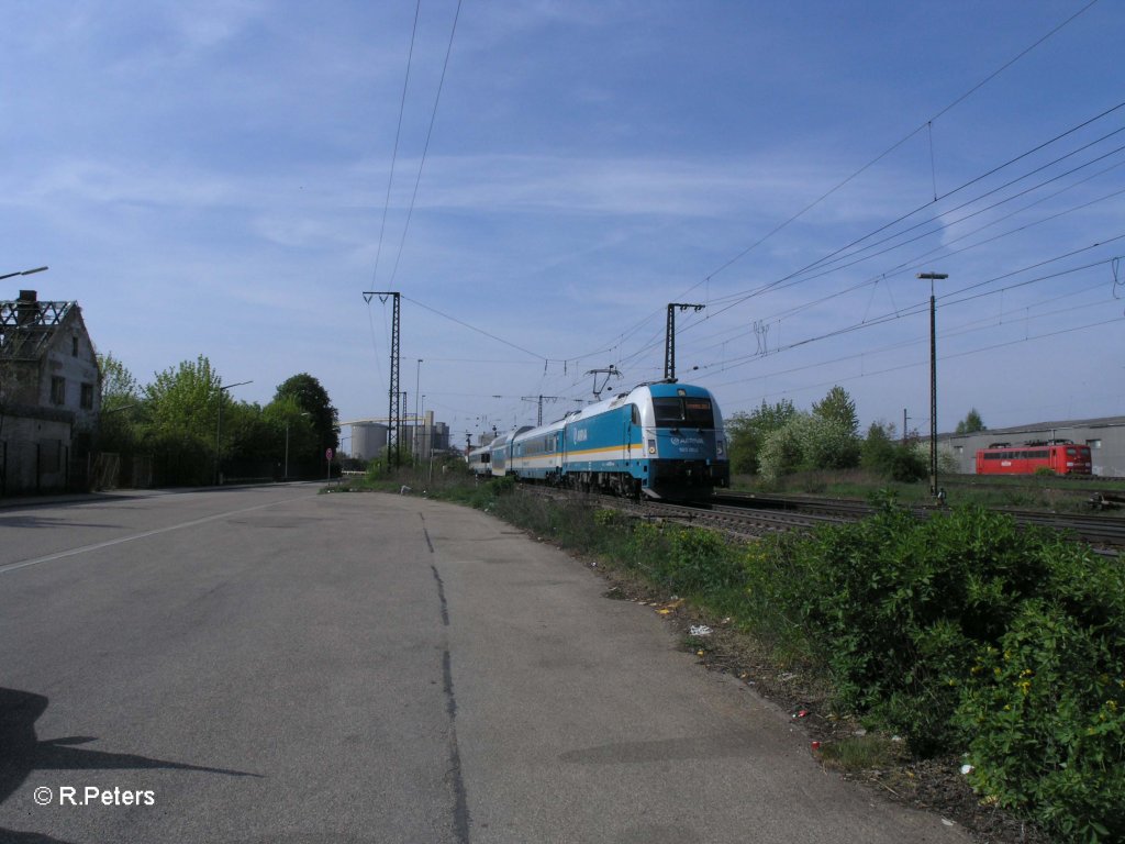 183 003 verlsst Regensburg Ost mit dem ALX87015 nach Mnchen. 29.04.10