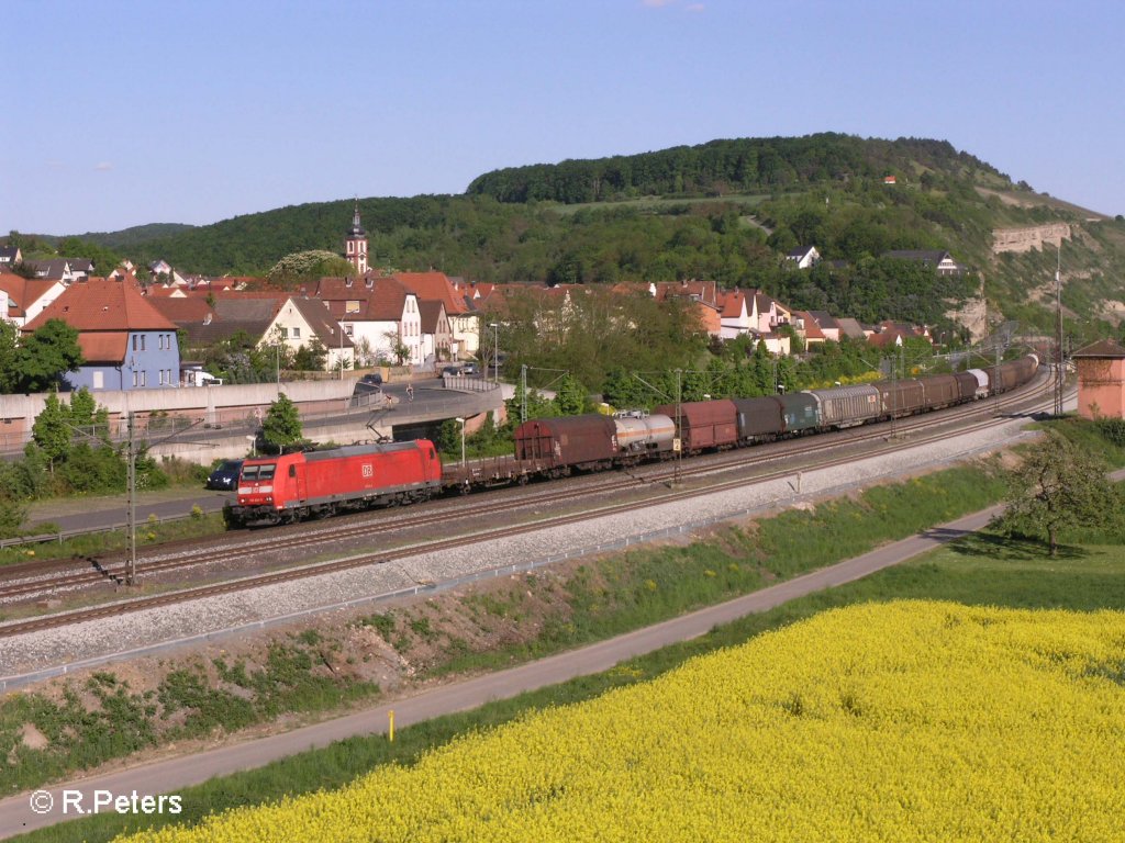 185 040-3 durchfhrt Retzbach-Zellingen mit ein gemischten Gterzug. 10.05.08