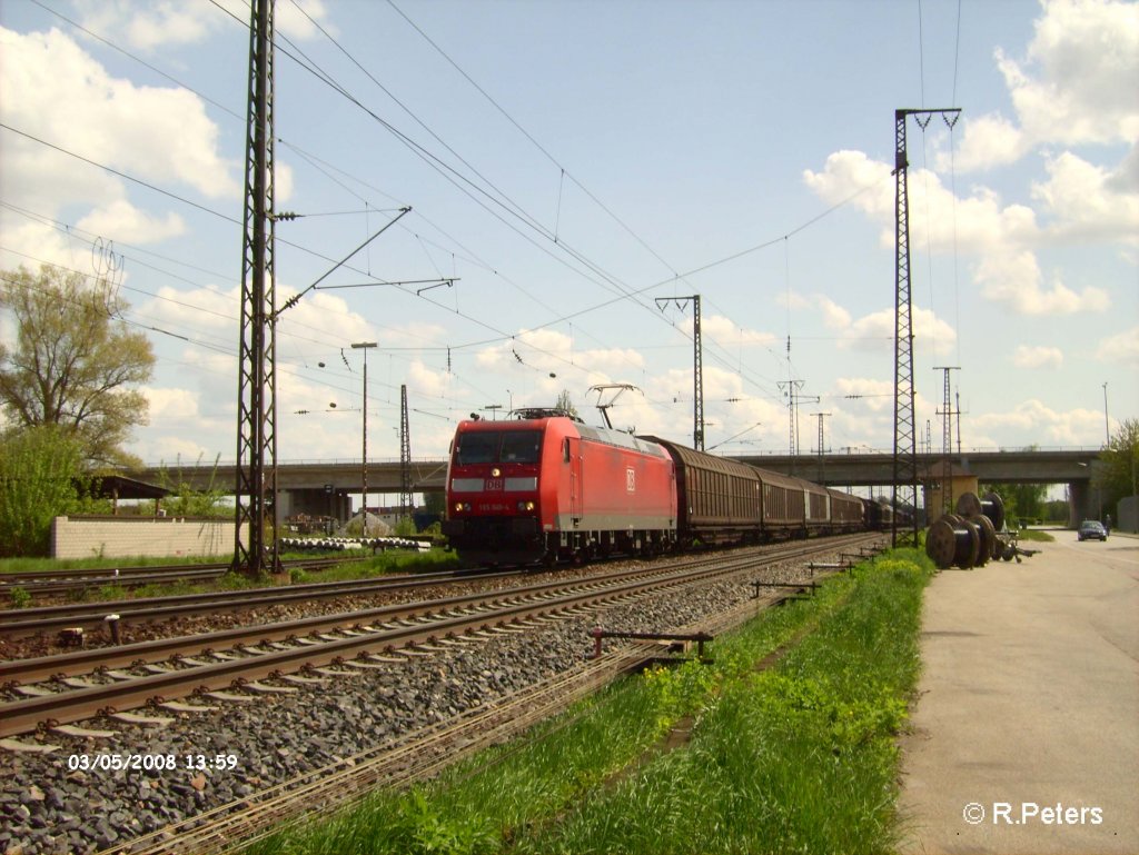 185 049-4 zieht ein gedeckten Gterzug durch Regensburg Ost. 03.05.08