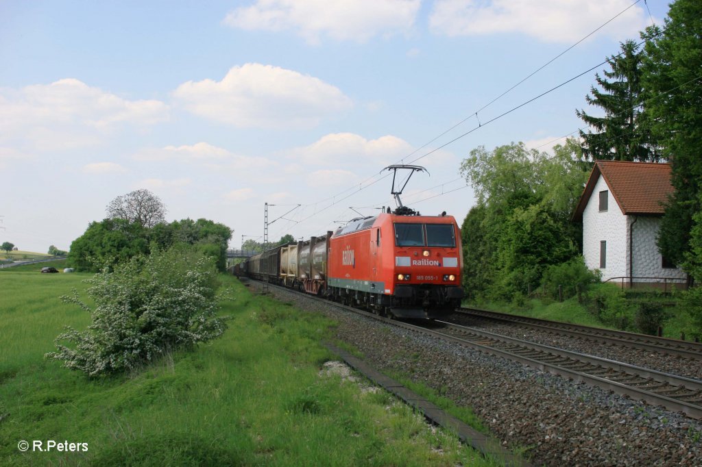 185 055-1 mit gemischten Gterzug bei Postbauer-Heng. 13.05.11