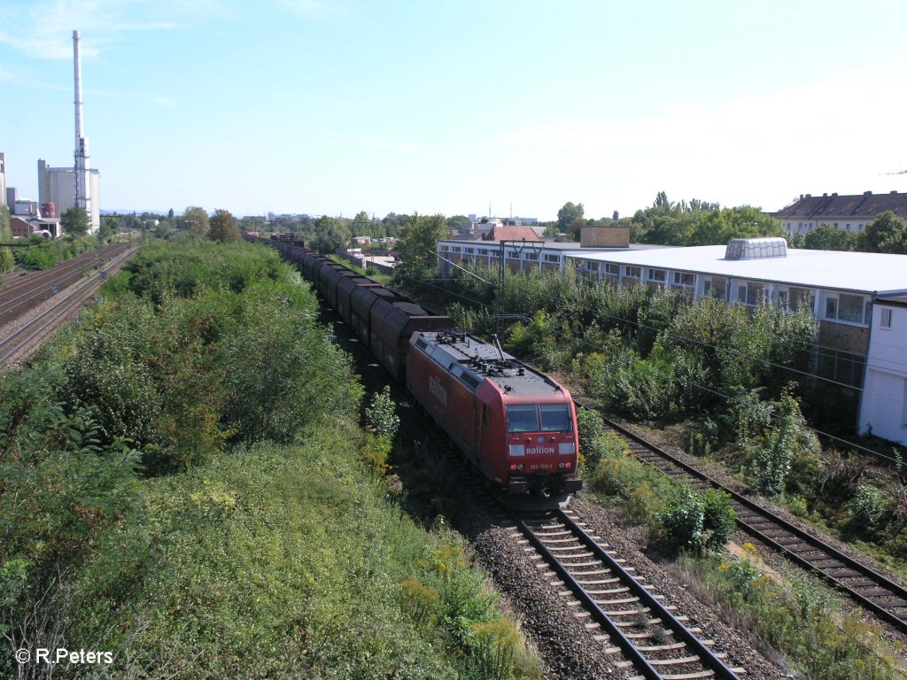 185 156-1 hngt am Schluss von ein Kohlezug. 09.09.09