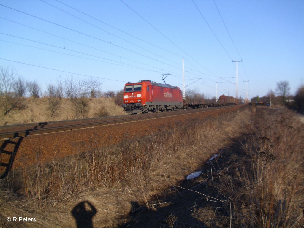 185 164-1 mit gemischten Gterzug bei Frankfurt/Oder Nuhnen. 07.03.11