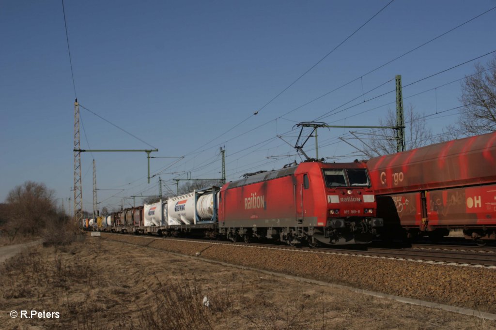 185 189-8 zieht ein KLV durch Briesen(Mark) nach Frankfurt/Oder. 08.03.11