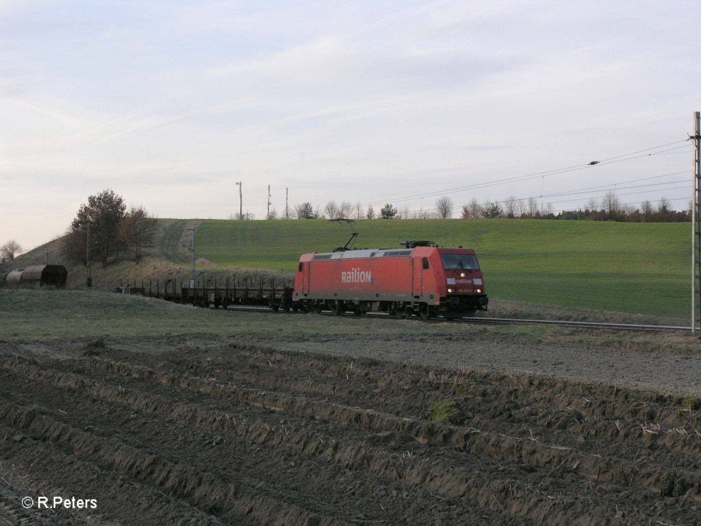 185 235-9 mit gemischten Gterzug bei Fahlenbach. 24.03.11