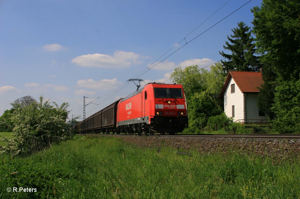 185 269-8 mit gedeckten Gterzug bei Postbauer-Heng. 13.05.11